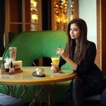 Молодые и красивые девушки